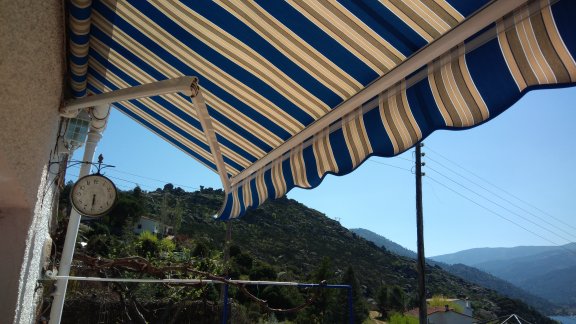 TOLDO EXTENSIBLE EN EL BOALO